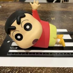 クレヨンしんちゃん 寝そべっているフィギュア