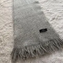 A.P.C. グレー マフラー フリンジ付き