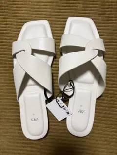 【新品】タグ付きZARAホワイト クロスストラップサンダル