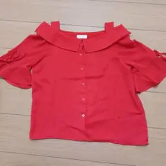 Bye Bye 肩出しトップス　袖フリル　リボン　派手カラー