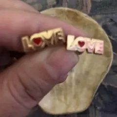 LOVEデザイン ピアス(両耳用)