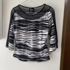 涼しげなトップス　白✖️黒のサムネイル