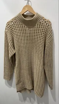 美品 AURAlEE 正規品　ベージュ メッシュ編み ハイネックセーターのサムネイル