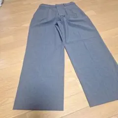 ユニクロ　スラックス　プリーツ入り