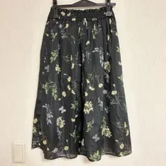 ボタニカル柄 フレアスカート黒フリー（総ゴム）