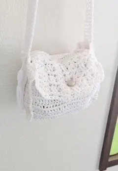 ホワイト かぎ針編み ショルダーバッグ　スマホポシェット　　ハンドメイド