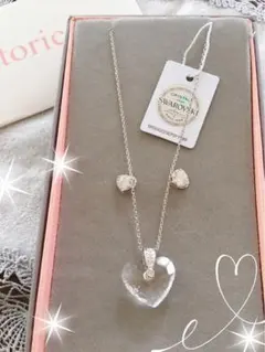 スワロフスキー　アクセサリー　ネックレスとピアス