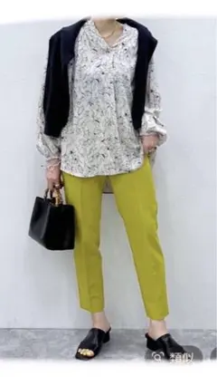 新品　美品　ストレッチスリムパンツ　Sサイズ