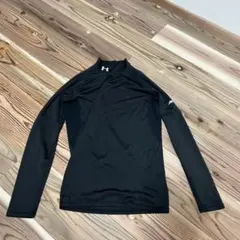 UNDER ARMOUR ブラック アンダーシャツ