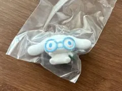 シナモロール　めがねっこちゃんフィギュア