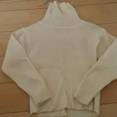 コムサデモード100タートルネック クリーム