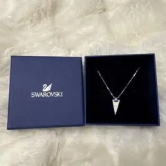 【Swarovski】 三角形ペンダント ネックレス【新品未使用】