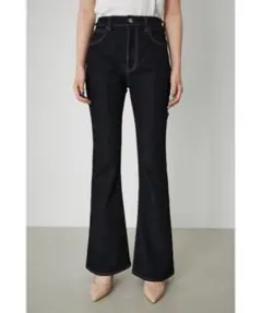 【azul by moussy】ダークブルーブーツカットデニム