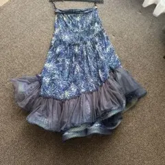 フリル付き青系スカート