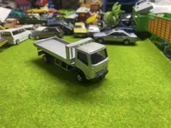 トミカ　いすゞ　エルフ　ミニカー　トラック　改造　カスタム　デコトラ　　働く車のサムネイル