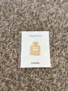 CHANEL 香水ボトル型 ゴールドピンバッチ