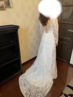 ホワイトウェディングドレス 長袖 背中開き