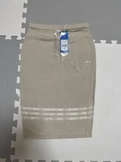 新品未使用✨　adidas スカート　3本ストライプ　タイトスカート