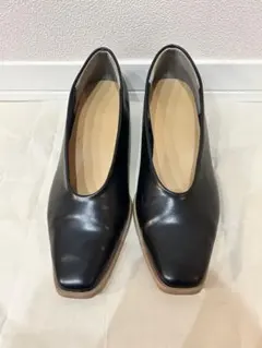 GU ブラック スクエアトゥ フラットパンプス