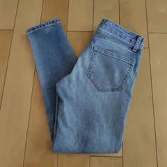 ライトブルースリムフィットデニム　ジーンズ　ジーパン