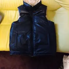 タケオキクチのリバーシブルダウンベストかなり美品。 ブラック/ホワイト。Mサイズ