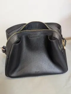 ブラック ハンドバッグ ゴールドジッパー