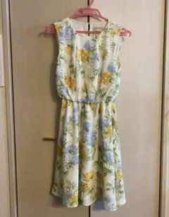 アベニールエトワール花柄ノースリーブワンピースのサムネイル
