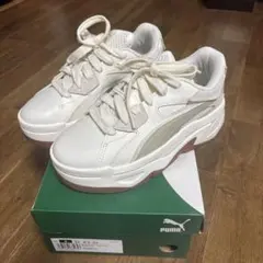 PUMA 厚底　ホワイトスニーカー 23cmのサムネイル