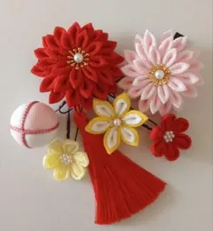 つまみ細工の髪飾り 小さめ半くす２種 薄ピンク、赤 タッセル他 成人式 和装
