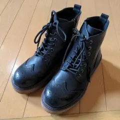 ブラックレザーウィングチップブーツ