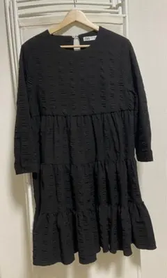 【美品】ZARA 黒 ティアードワンピース 長袖