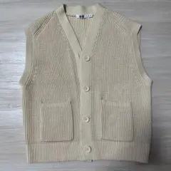 アイボリー　ニットベスト ボタン付き ポケットあり　ユニクロU