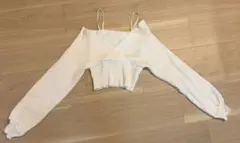 ホワイト クロップド オフショルダー ニット
