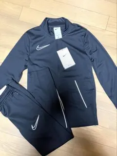 《NIKE》ナイキ ジャージ上下セット 130㎝(XS) 新品 未使用 タグ付き
