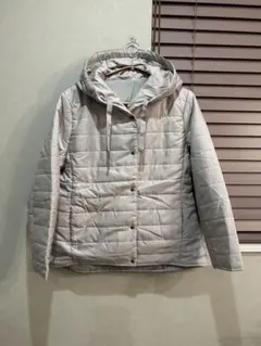 フード付き 中綿入りダウンジャケット