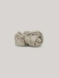 Folnua Posy Hair Scrunchie- Beigeのサムネイル