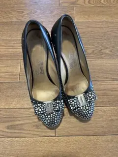 サルヴァトーレフェラガモ 7 1/2 24.５cm パンプス　スタッズ　リボン