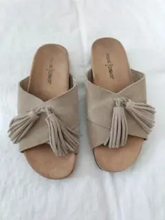 Minnetonka フリンジ付きベージュサンダル