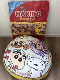 クッション　2点まとめ売り　ハリボー　クレヨンしんちゃんのサムネイル