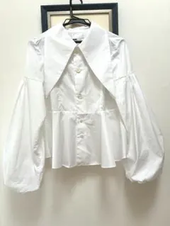 25SS/新品】ノワールケイニノミヤ サテンフリルニットトップ 青 - メルカリ