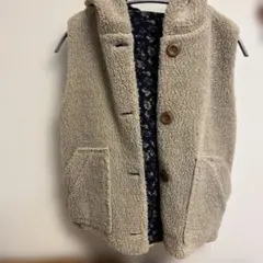 フード付きベージュニットベスト