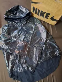 NIKE　ウインドブレーカー　レディース
