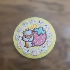 サンリオ 刺繍缶バッジ コロコロクリリン いちご