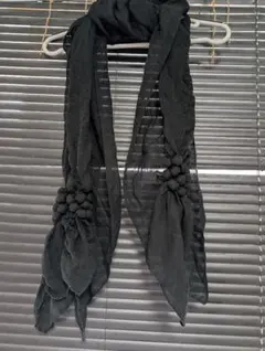 黒 ボンボン装飾 ストール