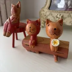 木製 猫の置物 3匹セット 椅子と丸太