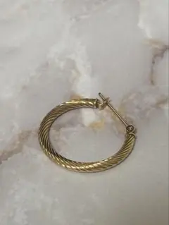 ゴールドツイストフープピアスk18