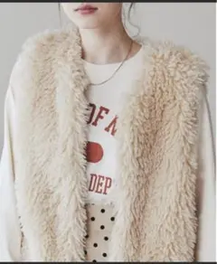 美品　ANGIE プードルファーベストロングベスト アイボリー　レディース