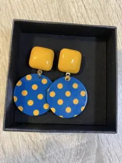 水玉模様のダングルピアス