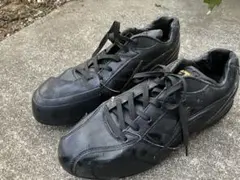 ブラックスパイクシューズ　爪先のカバーはありません