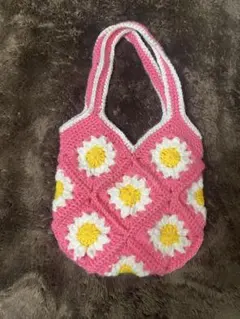 ピンクの花柄のグラニーバッグ